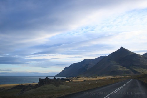 Langs de oostkust van IJsland IJsland  Zomer Sneeuw Rondreis oostkust Natuur IJsland Ijs Iceland Gletsjer Foto fjorden Bergen Auto 